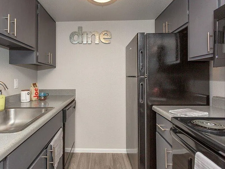 Sun Wood Apartments — Photo 1