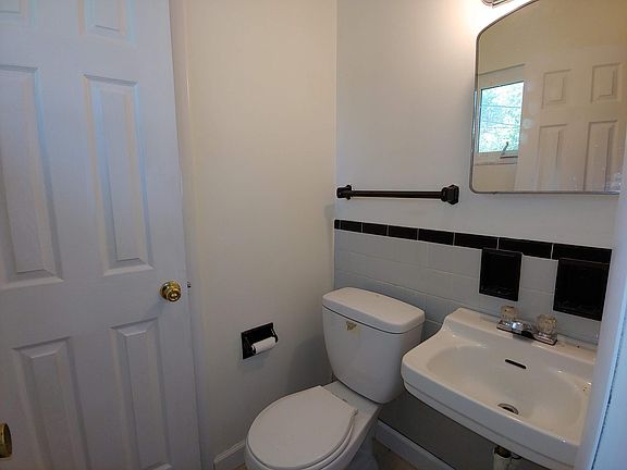2nd image of 1221 Norman Dr