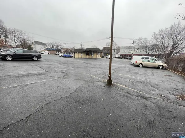 30 Mount Vernon St, Ridgefield Park, NJ 07660