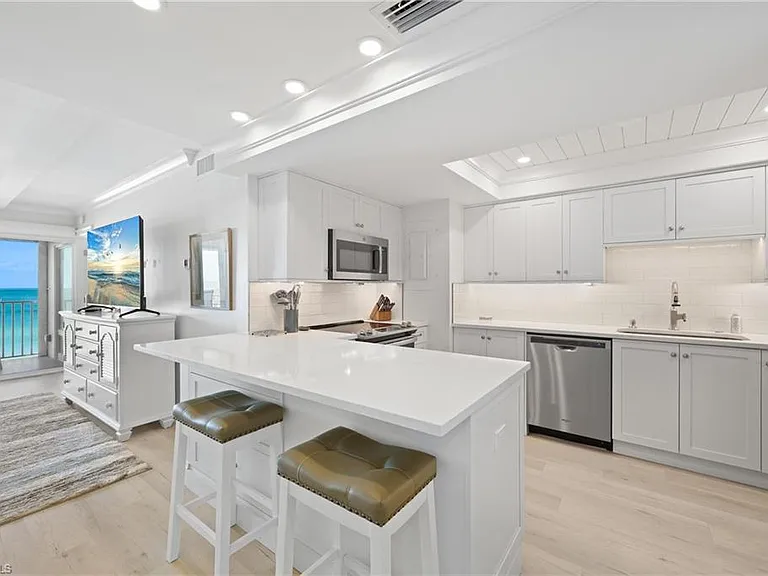 3443 Gulf Shore Blvd N #509 — Photo 8