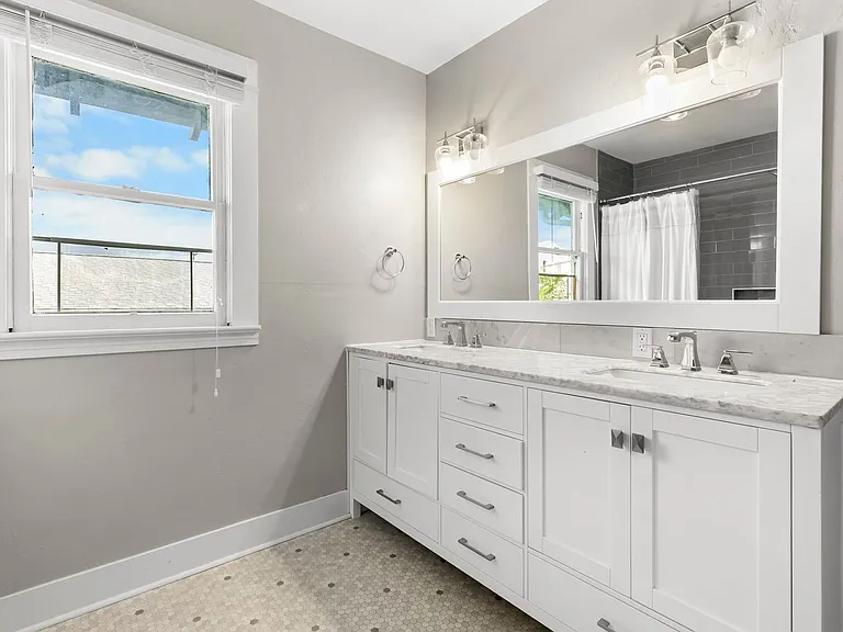 5532 N Haight Ave — Photo 16