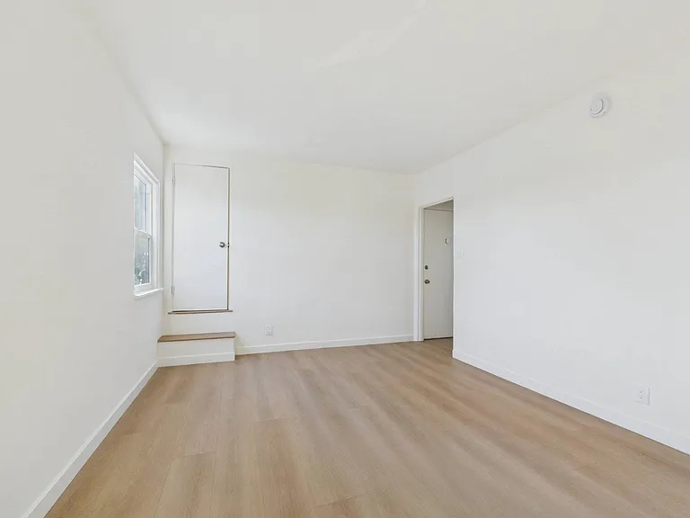 Wilcox Apartments — Photo 7