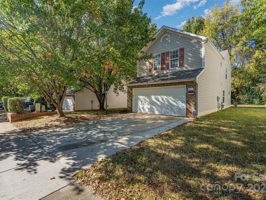 8022 Bristle Ln, Charlotte, NC 28214