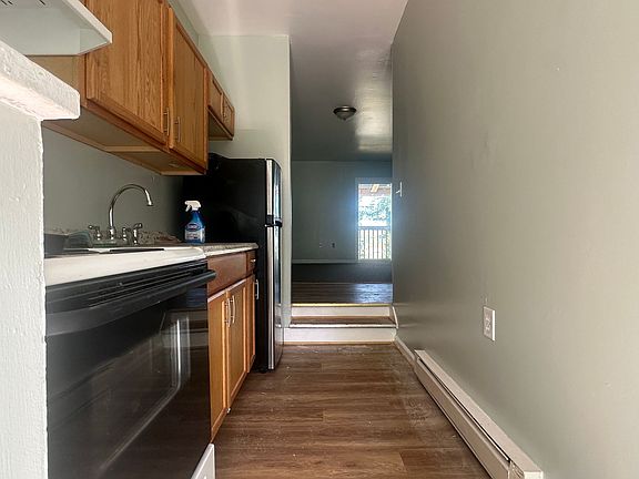 2nd image of 524 Jefferson Ave #1