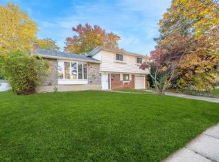 35 Myron Rd, Plainview, NY 11803