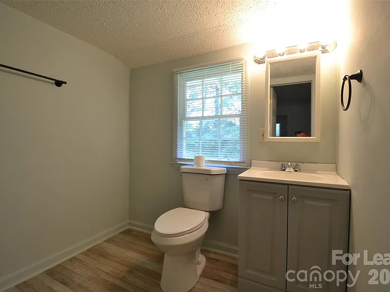 1208 Grace Ave — Photo 17