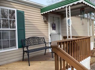 1661-123 Old Country Rd, Riverhead, NY 11901