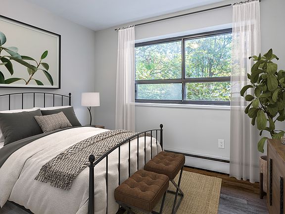 5th image of 233 Mohawk Rd E #3