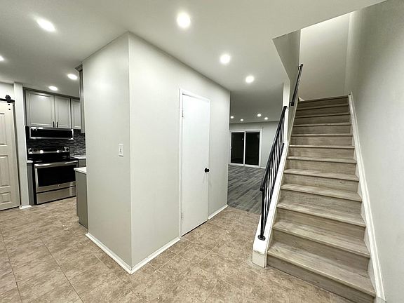 2nd image of 1585 Forest Hill Ct