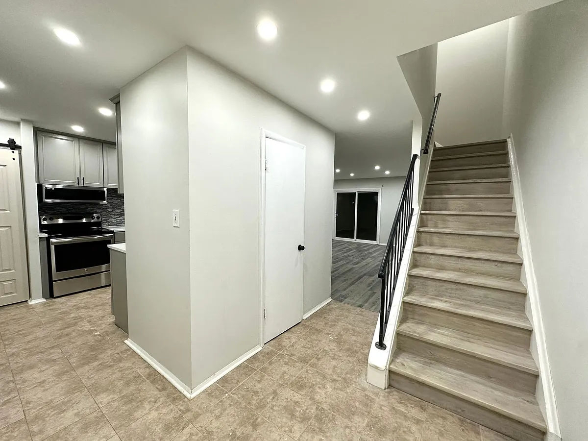Building Photo - 1585 Forest Hill Ct