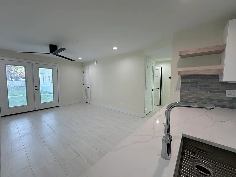 Ocean Reef Apartments — Photo 16