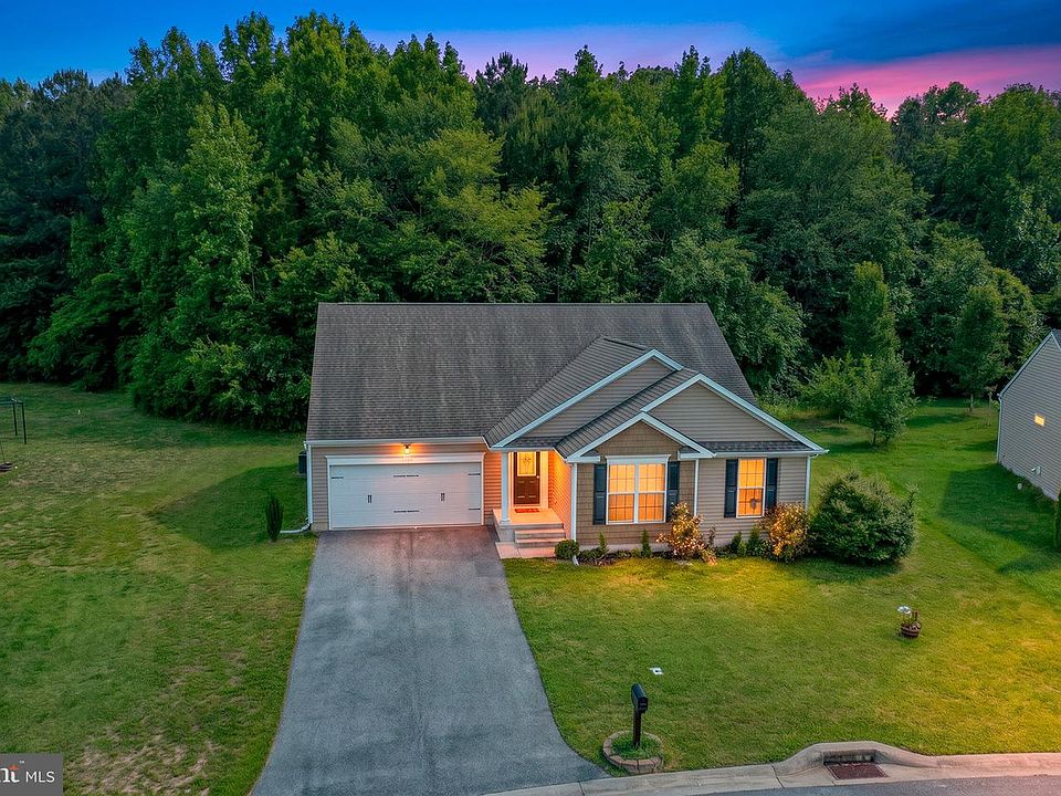1st image of 139 Fox Run Dr