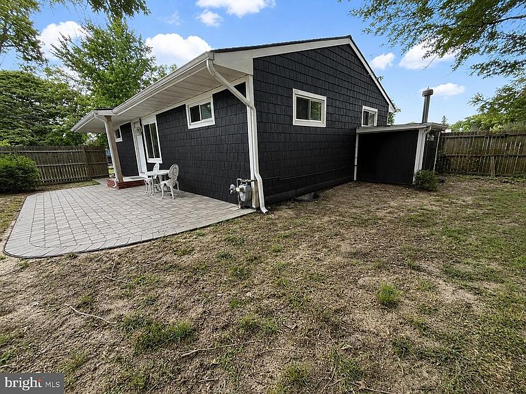 Listing photo 5