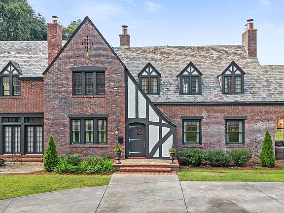 4th image of 2715 Walton Way