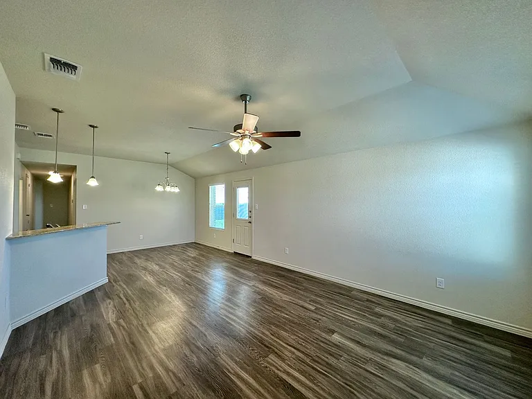 3323 Stonewall Dr — Photo 4