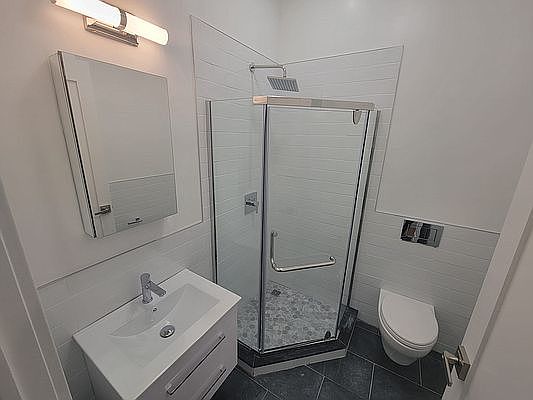 5th image of 240 W 10th St #61