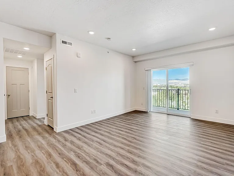 South Ridge Apartments — Photo 6