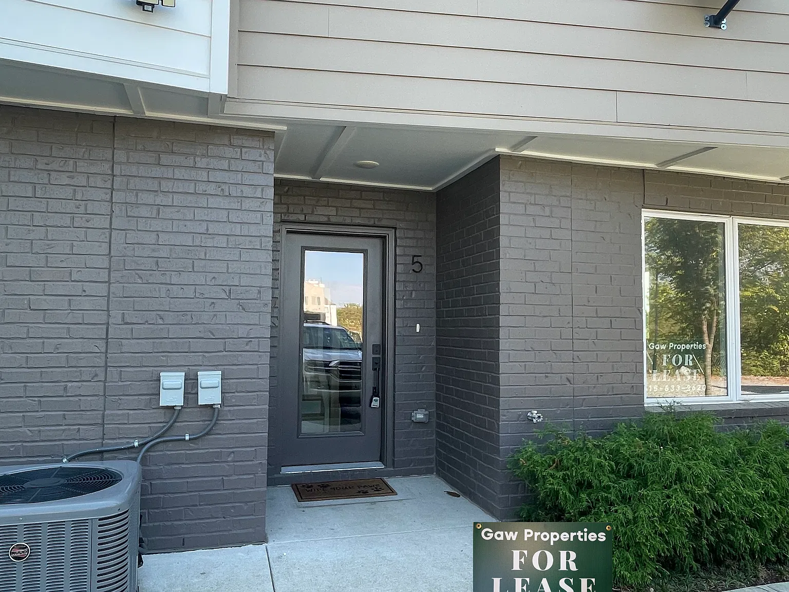 4 bed, 2200 sqft, $2,799 — Photo 2