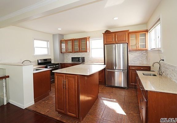 3rd image of 22140 Edmore Ave