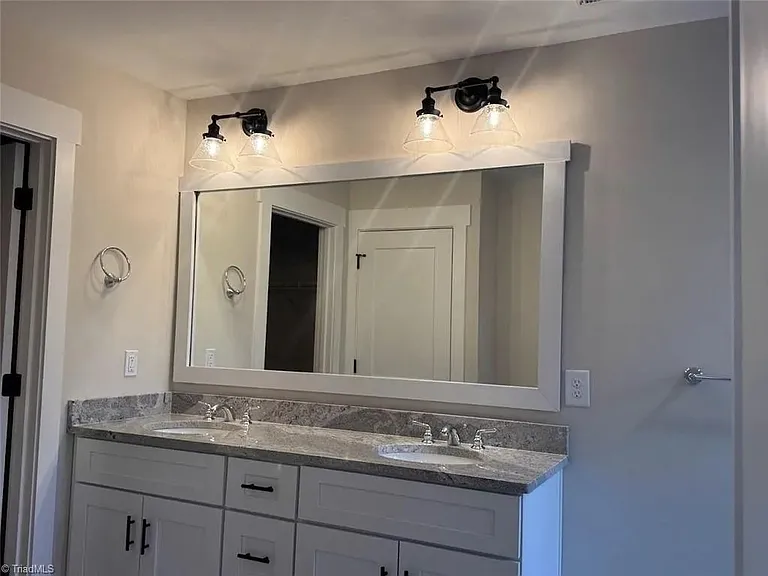 264 Lewisville Clemmons Rd — Photo 2