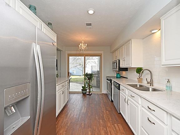 5th image of 506 Sherwood Green Ct