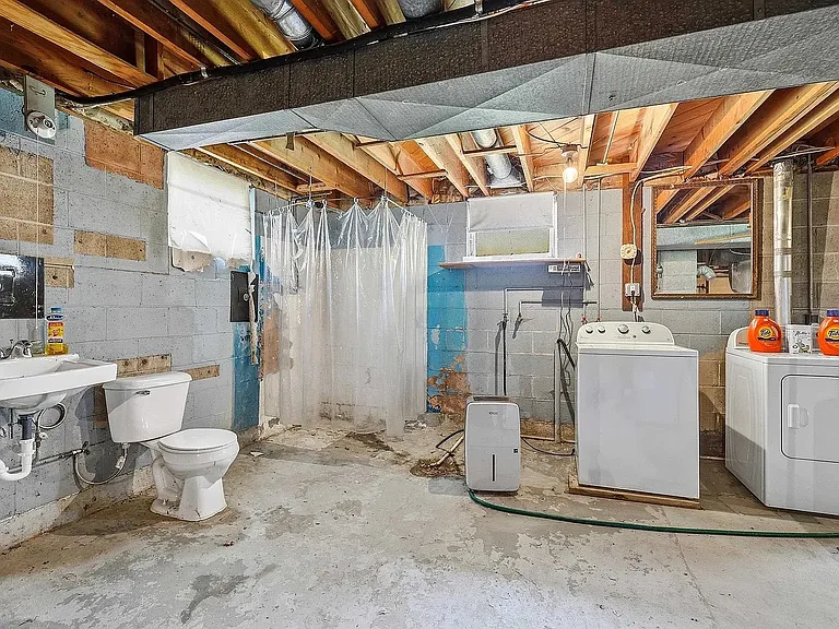 1040 Clara Ct — Photo 8