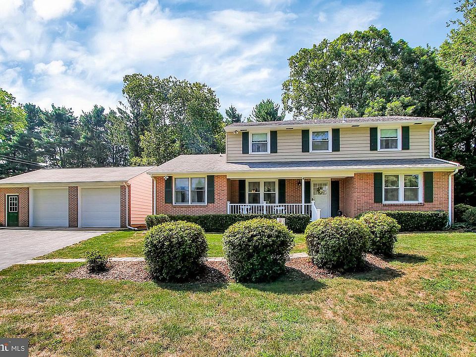 1st image of 303 Woodlawn Dr