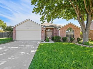 5203 Alta Vista Ln, Arlington, TX 76017