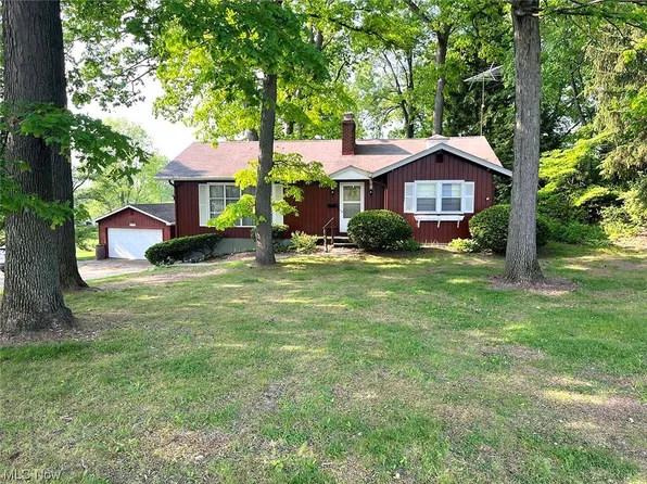 5144 Eastlake St NW, North Canton, OH 44720