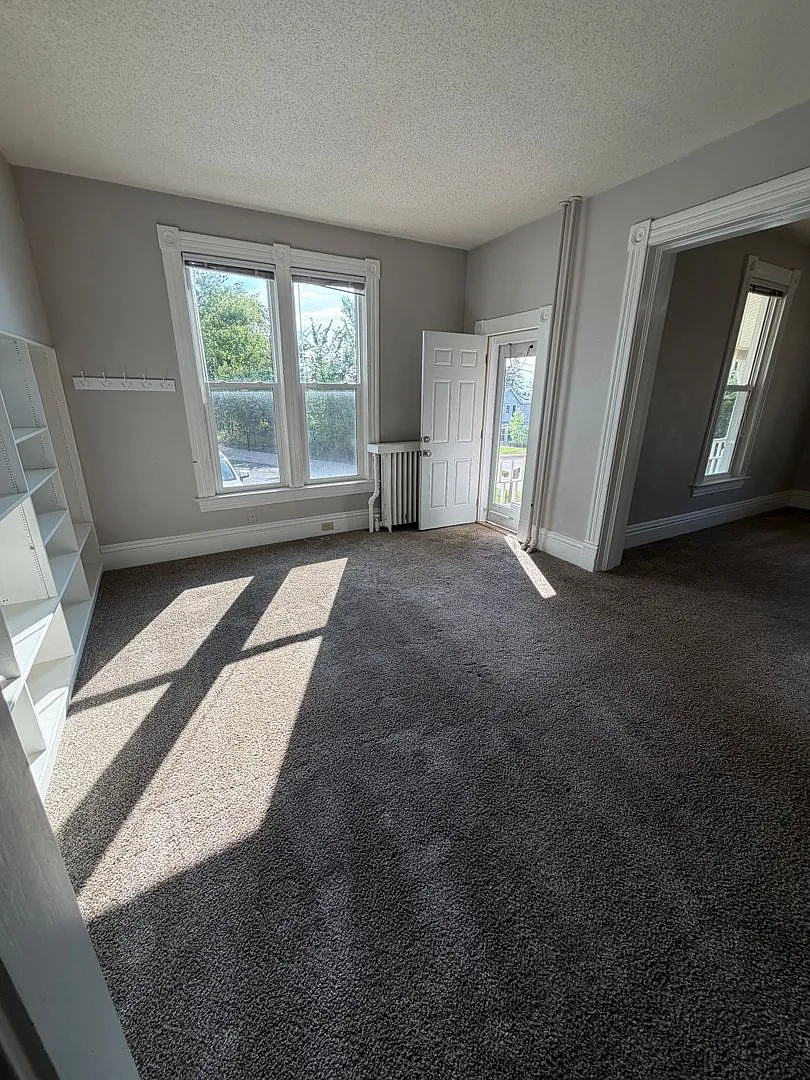4729 McCulloch St — Photo 3