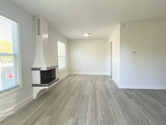 3rd image of 2753 Alma St