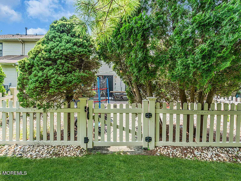38 Devon Ct — Photo 23
