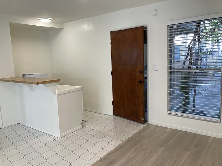 119 Driftwood St #10 — Photo 2