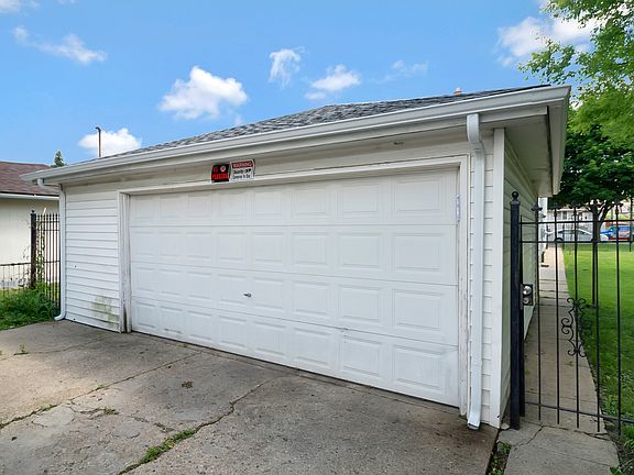 2nd image of 7112 W Diversey Ave