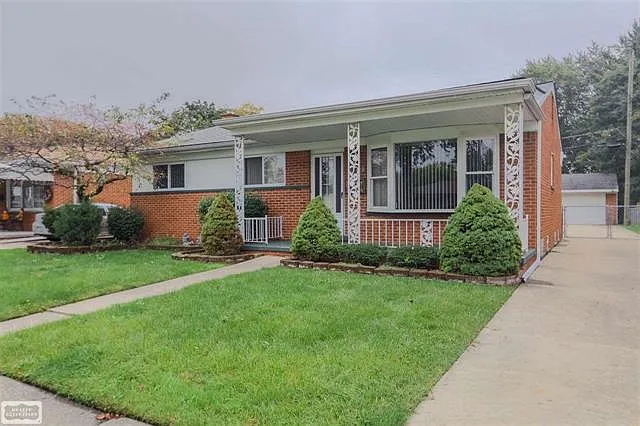 28120 Lorraine Ave photo 1