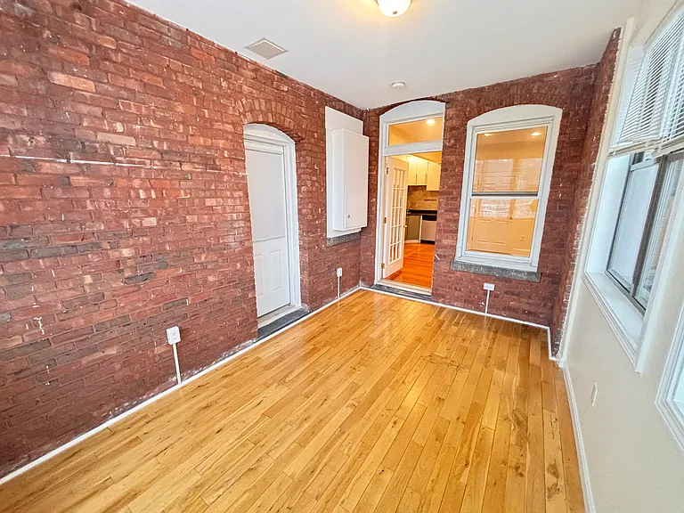191 Winthrop Rd — Photo 11