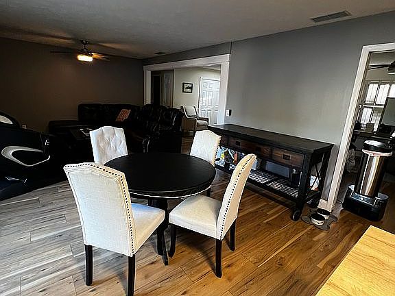 5th image of 840 Crestwood East Dr