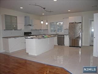 4th image of 333 Lincoln Ave #A