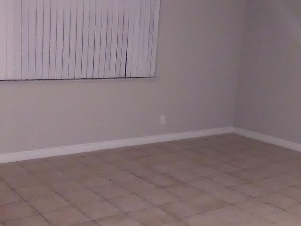 1st image of 524 Greenbriar Townhouse Way