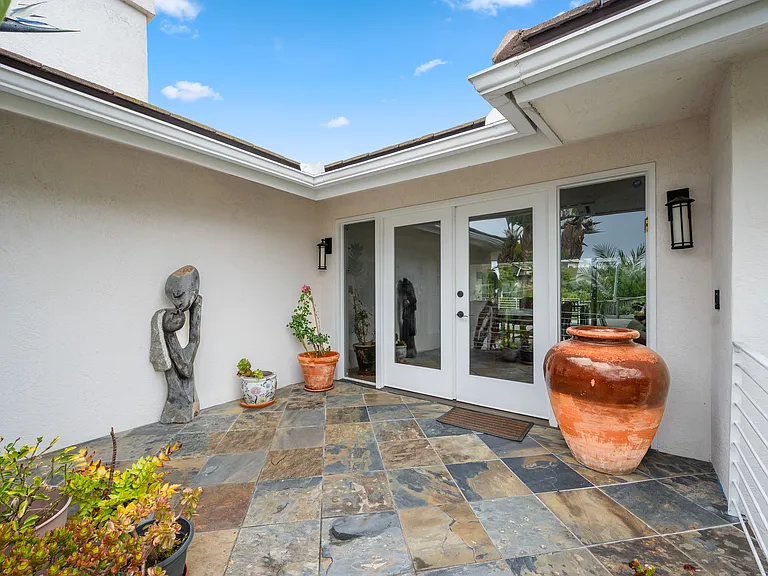 5662 Ladybird Ln — Photo 3