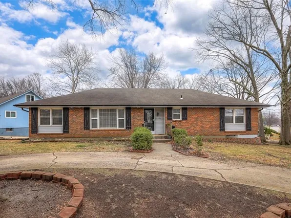 12825 Winchester Ave, Grandview, MO 64030