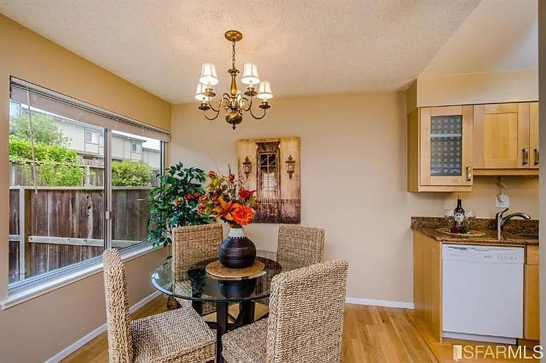 3 bed, 1.5 bath, 1115 sqft, $4,050 — Photo 4