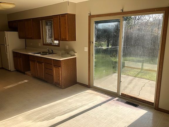 4th image of 10313 W Ames Ave