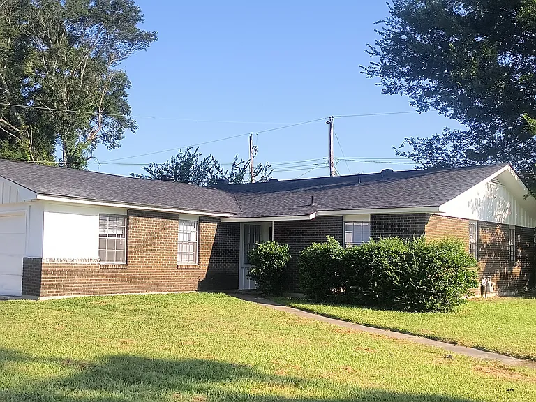 2800 S Taft St — Photo 1