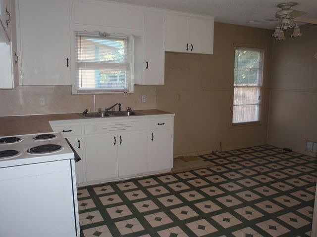 2nd image of 933 S Bowie Dr