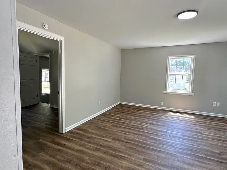 812 Cobb Cir — Photo 5