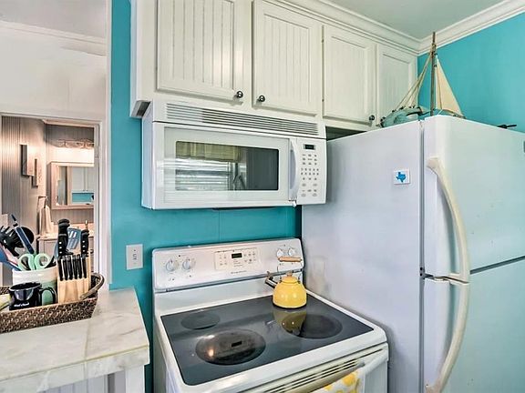 5th image of 23155 Buena St