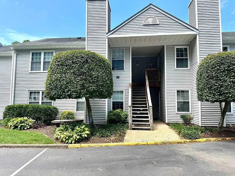 411 Sea Pointe Ct #201 — Photo 1