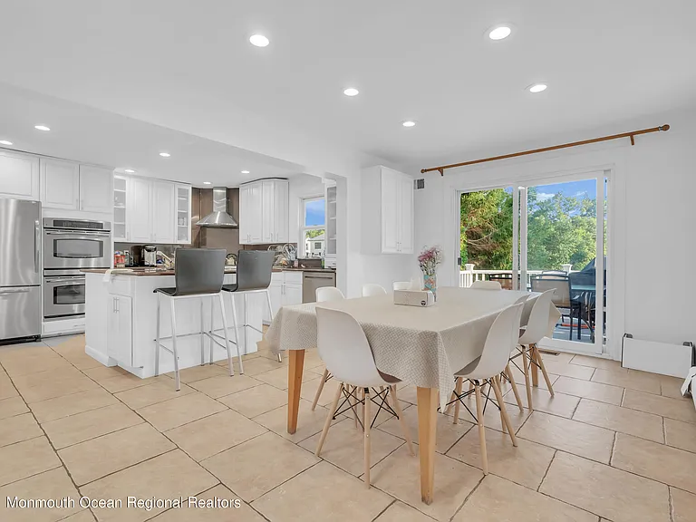 45 Roslyn Ct — Photo 7
