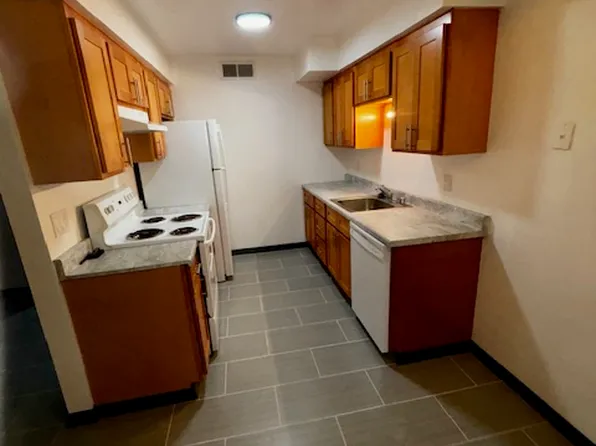 1550 W Ashlan Ave, Fresno, CA